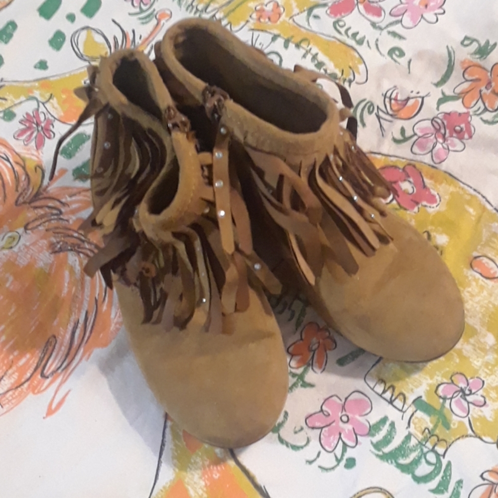 Girls boots